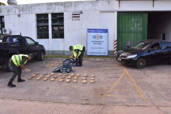 Detuvieron a un hombre que viajaba con 39 kilos de marihuana en su auto