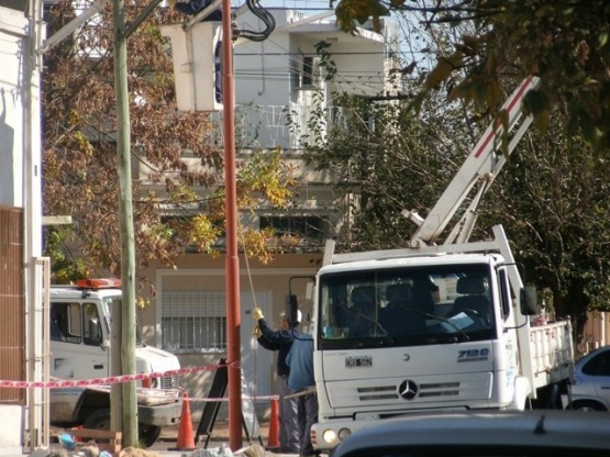 Murió electrocutado al intentar conectarse a una red clandestina en San Martín